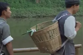 黑色名单：风尘女子秒变杀手，拿起狙击枪，一枪击毙男子！视频封面