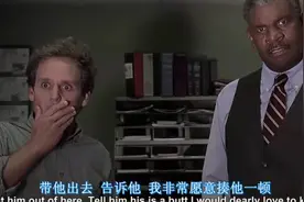 憨豆先生的大灾难：憨豆对着镜子跳起舞，看的人直呼想揍他，笑死视频封面