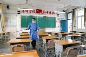 受极端高温天气、疫情影响，全国多地高校延迟开学视频封面