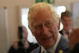 难民遣送计划引查尔斯不满 英国大臣警告:你只是个装饰品,别干政视频封面