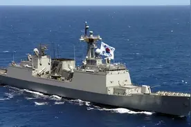 054A前往台海战巡，韩军舰逼近台岛24海里，解放军无人机密切监控视频封面