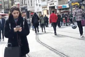 地处中东的土耳其，女人还戴头巾吗？到伊斯坦布尔街头看个究竟视频封面