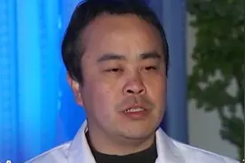 经典传奇：大爷巨怕冷，穿30件衣服过冬，连吃个橘子都会感冒视频封面