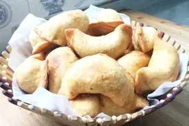 教你烫面炸菜角，一烫一捏，出锅香喷喷，比包子馅饼都好吃视频封面