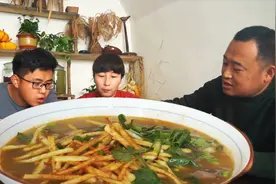 农村巧媳妇教你“榆林名吃羊杂碎”，汤鲜肉美，一碗下肚浑身舒坦视频封面