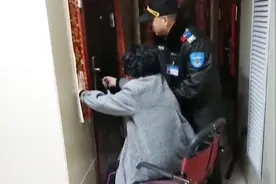河南郑州：八旬独居老人凌晨2点医院门口犯病无法回家视频封面
