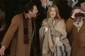 50岁风流男人约会年轻女孩，谁知对方是自己的亲生女儿！视频封面