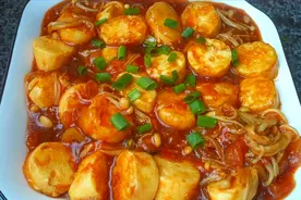 番茄金针菇烧日本豆腐，福建大姐这样做，比吃肉还香，汤汁都不剩