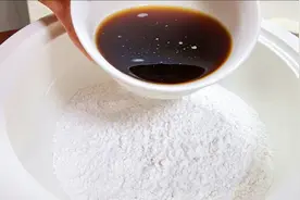 糯米粉里加一碗红糖水，瞬间变美食，没想到这么好吃，营养又解馋视频封面