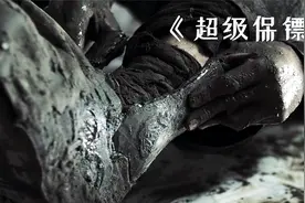 男人每天穿着百斤重的铁鞋，整整十年都从未脱下！《超级保镖》视频封面