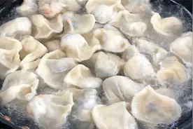 天冷了要多吃莲藕，不炒不凉拌，调馅包饺子，脆嫩鲜香，营养美味视频封面