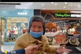 七旬奶奶自学成才，商场弹琴被赞“公主范儿”，身世却让人意外视频封面