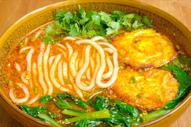 10元一碗的土豆粉，大妈教你在家做，成本便宜量又足，香辣过瘾视频封面