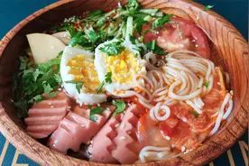 东北大冷面，调汤最关键，记住这两点，都能开饭店，真的太好吃了视频封面