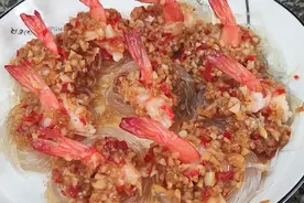 蒜蓉粉丝大虾，做法简单，鲜嫩可口蒜香浓郁，上桌连汤汁都不剩视频封面