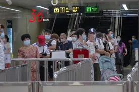 哈尔滨地铁推出免费乘坐地铁霸王票 持续一个月 助推夜经济视频封面