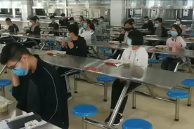 郑州初三学生复学就餐定人定桌，两荤一素每周不重样视频封面