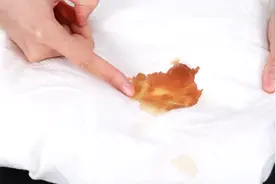 床单血渍不管多顽固，不用加清水，轻松一搓就洗掉，干净不留痕迹视频封面