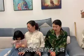 丈夫打工八年成董事长回家，看到穷苦的妻子被全家欺负，结局解气视频封面