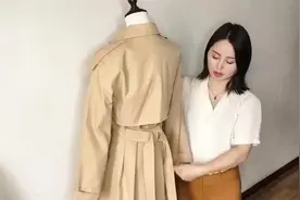 慢动作教两种风衣背后腰带系法：学会了，再不会担心走走就散了！视频封面
