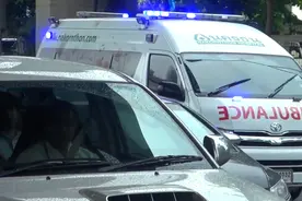 泰国街头救护车普遍采用丰田大海狮 安装高亮度警灯十分帅气视频封面