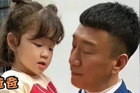 孙红雷一家三口游玩被偶遇，女儿正脸首曝光，长得一点不像爸爸！视频封面