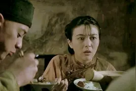 黄飞鸿2：黄飞鸿的徒弟骗十三姨吃狗肉，这段笑得肚子疼，太逗了视频封面