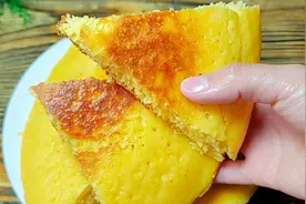 一勺玉米面一勺面粉两个鸡蛋，竟然能煎出松软香甜的大饼，超简单视频封面