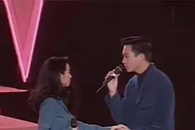张智霖许秋怡情歌对唱经典《片片枫叶情》，当年红遍大街小巷视频封面