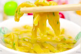懒人版宝宝早餐，做法简单营养却不少，小小一碗补充十几种营养视频封面