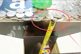 男子作弊玩推币机，以前赔进去的钱，今天差不多都给赚回来了视频封面