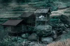一个藏在深山里的小村寨，小兵带美女去拍照，宛如仙女下凡的效果视频封面
