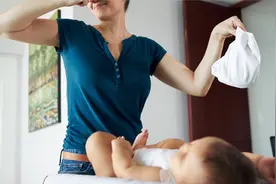 孩子只放臭屁，不拉粑粑怎么办？儿科医生有妙招，助你轻松缓解视频封面
