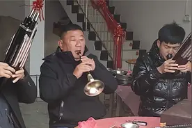 皖北唢呐名家闫华《凡字调》高手在民间 安徽唢呐艺人吹得真好听视频封面