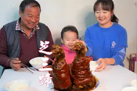 猪肘子这样做真美味，肥而不腻，酥而不烂，一次做两只吃到爽视频封面