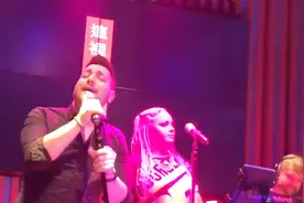 乌克兰小哥十级粤语翻唱《冷雨夜》，迅速走红，开口就是王者视频封面