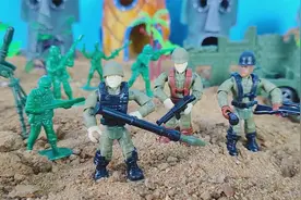 玩具兵人对战，小泽和火箭手去救被抓的绿色兵人，掩护战友牺牲了视频封面