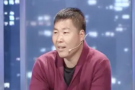 儿子学校遇事求助父亲，父亲的冷漠回应，让儿子深受伤害视频封面