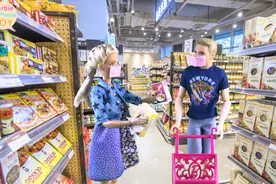 芭比和肯去逛超市，他们买新鲜食材和水果视频封面
