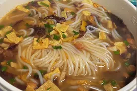 螺蛳粉怎样煮才更好吃呢？做法告诉你，香喷喷的好吃又解馋视频封面