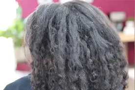 女子头发蓬松粗糙很难看，拉成直发后，气质好到没话说视频封面