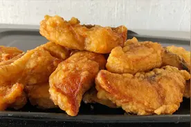 炸鱼块裹淀粉还是面粉，教你简单又家常的做法，酥脆金黄太好吃了视频封面
