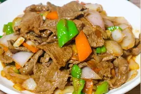 洋葱炒牛肉怎么做到鲜嫩不柴？大厨教你饭店的做法，原来这么简单视频封面