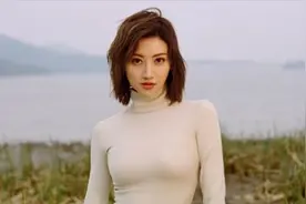 景甜母女档现身整容诊所，疑修复“菜刀式”双眼皮，大甜甜又美了视频封面