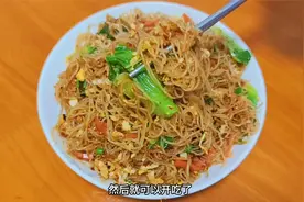 广东街头美食炒米粉，不是粘锅就是成坨，可能是第一步就做错了视频封面
