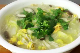1颗白菜4个香菇，简单一做太香了，出锅连喝3碗才过瘾，收藏了视频封面