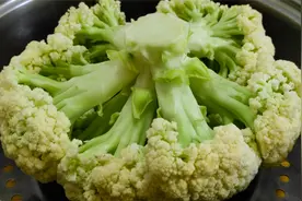 花菜放锅里蒸一蒸，没想到这么厉害，真是太实用了，长见识了视频封面