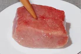 炒猪肉时，瘦肉发柴嚼不动？学会这样做，吃肉和吃豆腐一样嫩滑视频封面