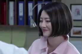 产科医生：何晶妈妈好转，曲院长顺利当院长，何晶的日子越来越好视频封面