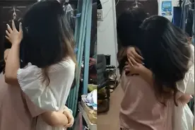 女大学生开学返校后，发现室友全脱单，只留自己一个单身崩溃大哭视频封面